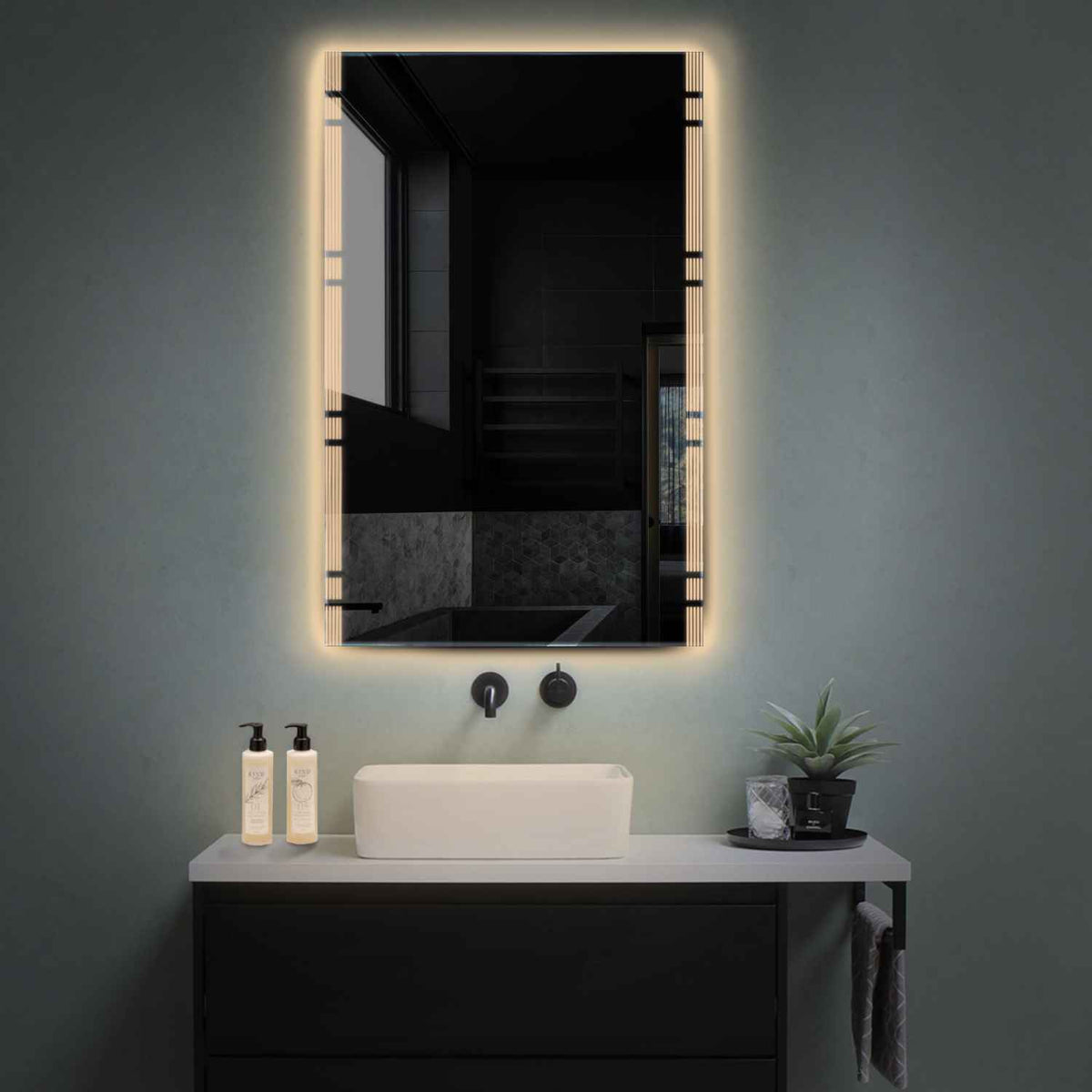 Oglinda LED Verticala, Fara functii, LED 3000K Cald - Gama Edge Model 3